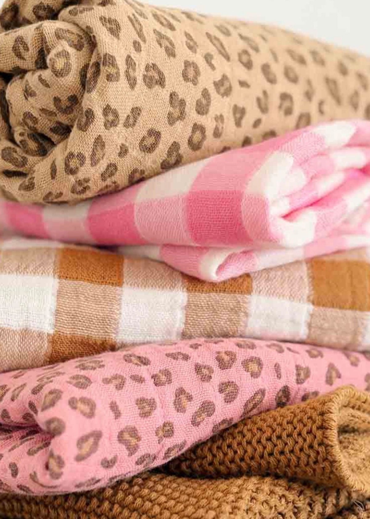 Sciarpa in mussola BIANCA vichy rose fluo