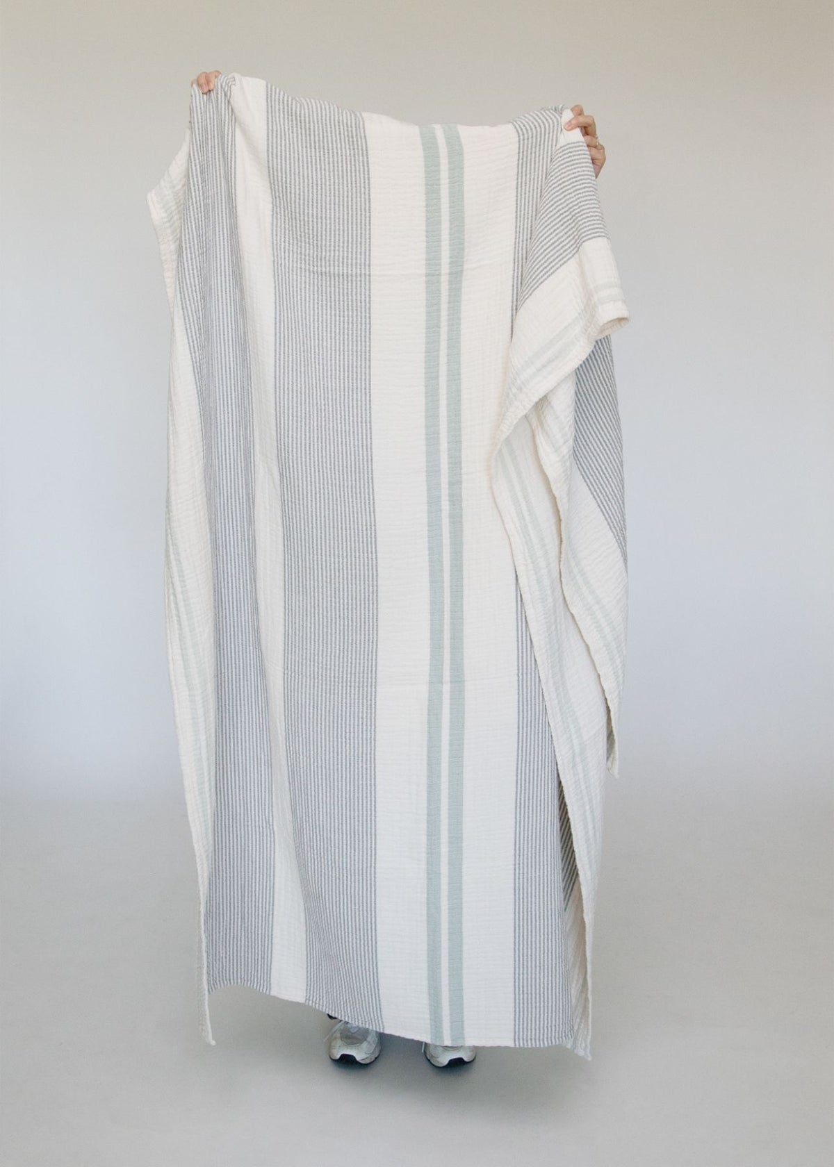 Couverture en mousseline NILS bleu/beige