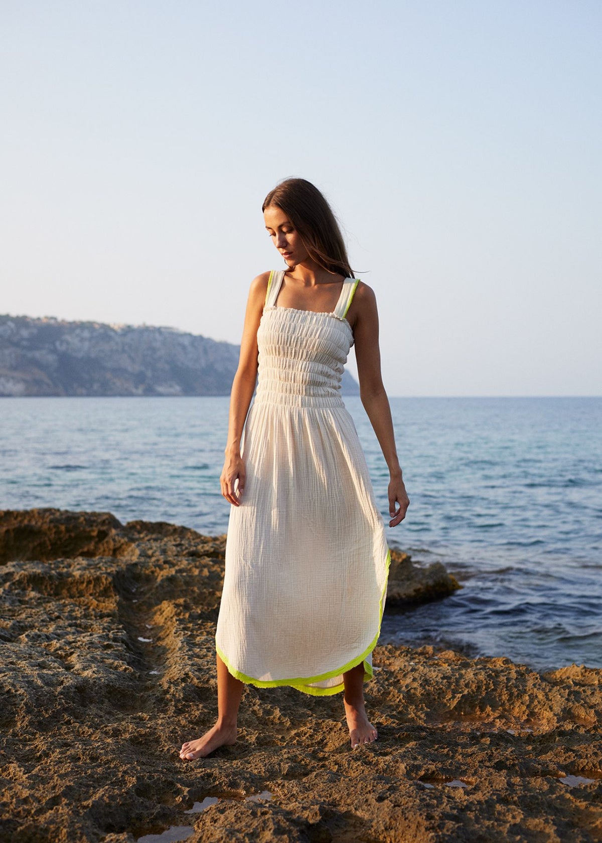 Musselin-Riemenkleid ALENC beige & neongelb