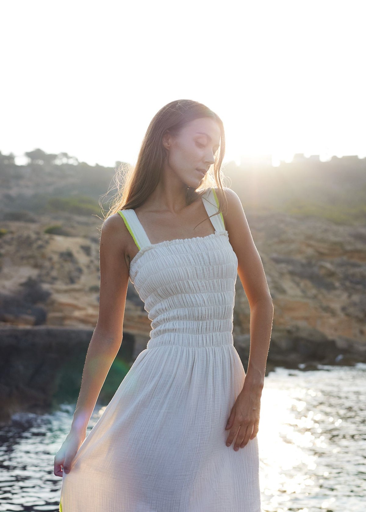 Musselin-Riemenkleid ALENC beige & neongelb