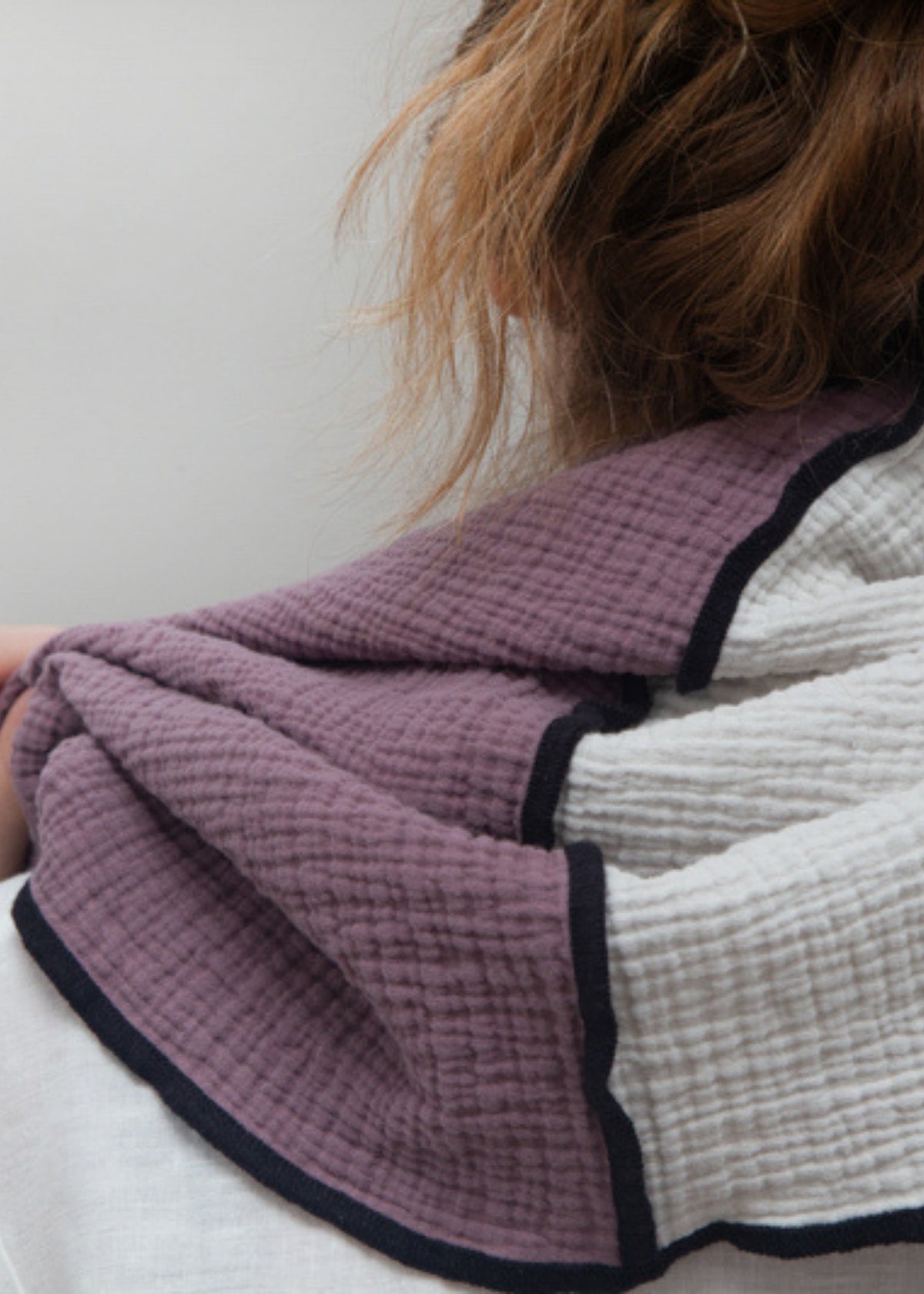 Sciarpa in mussola ANOUK color melanzana/beige